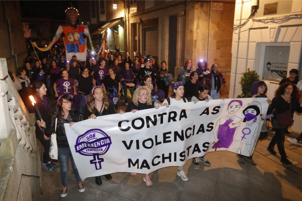 Noche violeta en Vigo por un mundo feminista. // R. Grobas