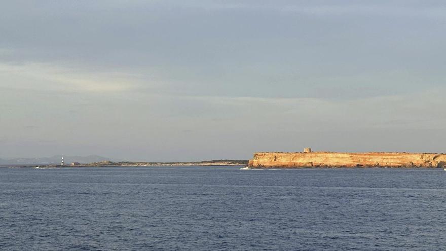 S’Espalmador desde el mar.