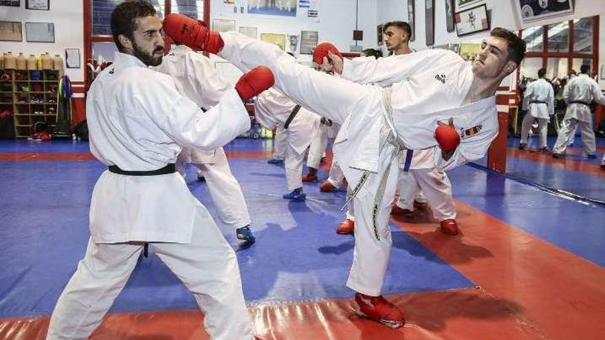 La selección española, entrenando en Oviedo.