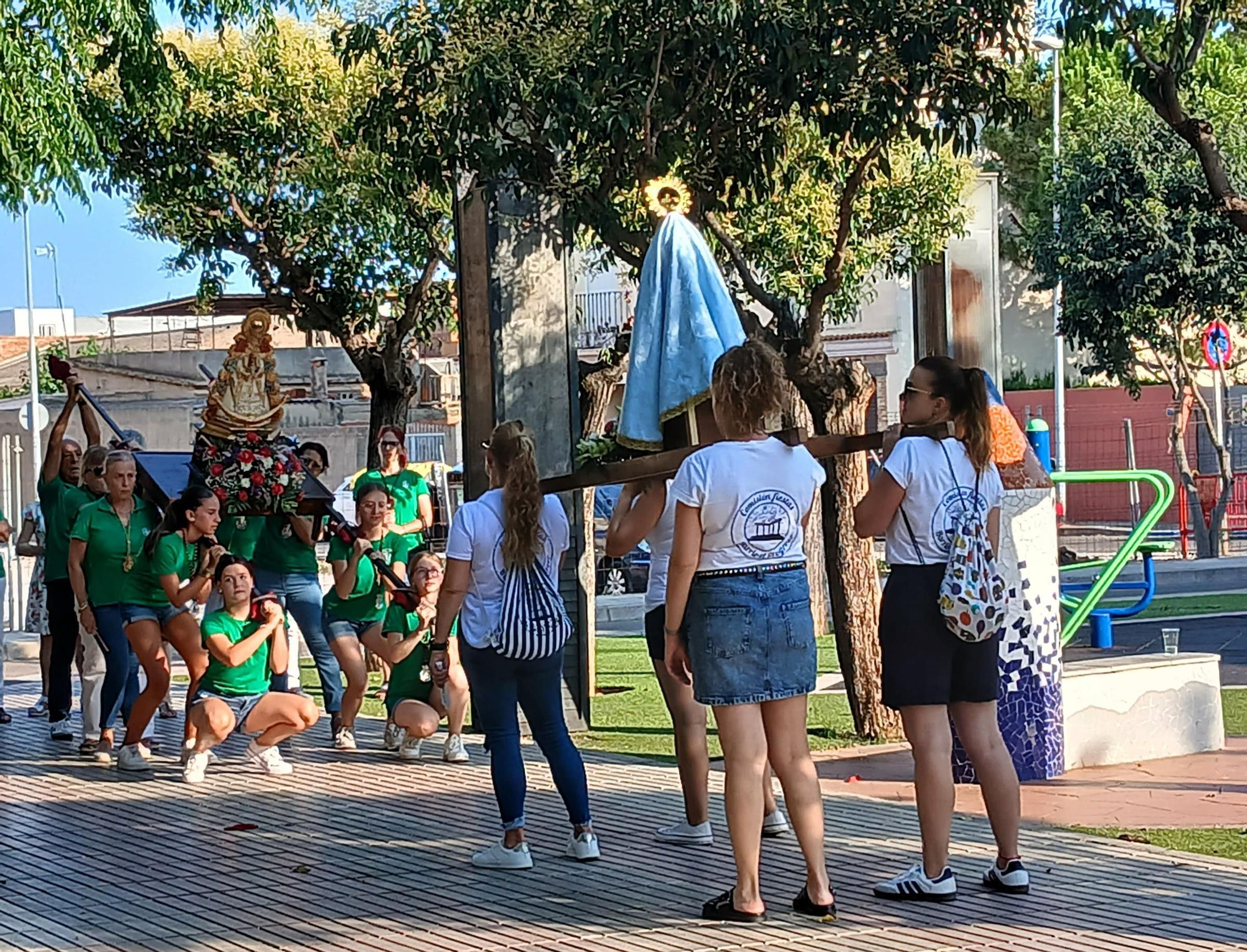 Misa y procesión en las fiestas del barrio El Progreso en Vila-real