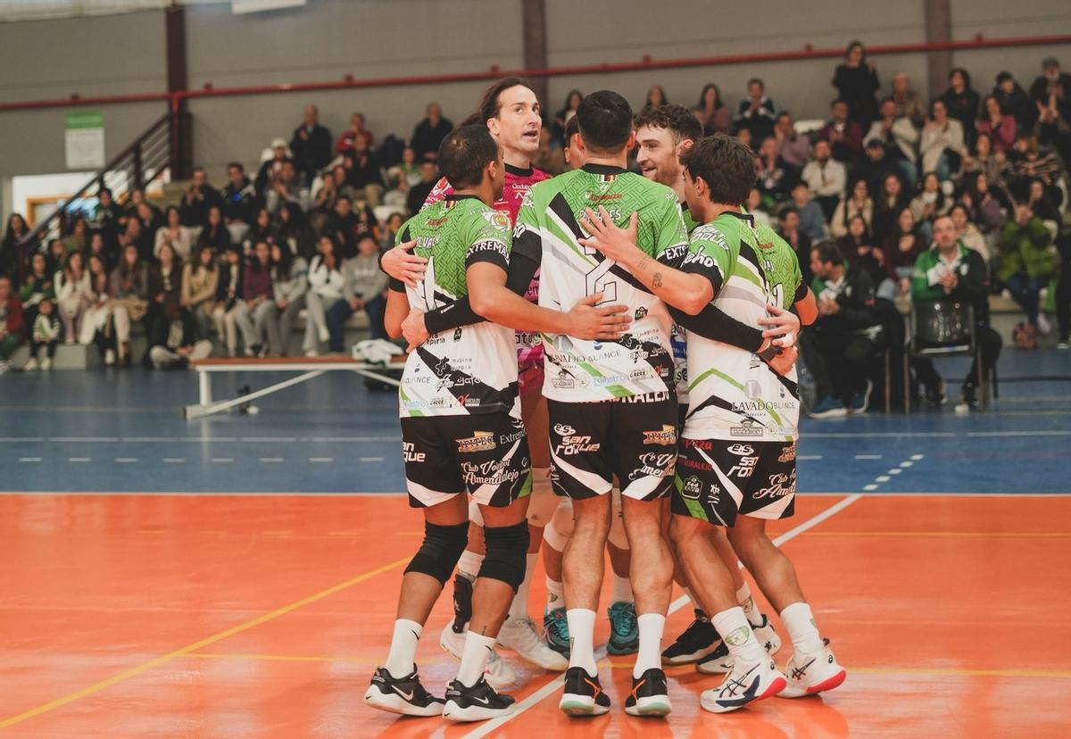 Equipo del Voleibol Almendralejo esta temporada.