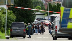 Agentes de policía en el lugar del crimen en Albstadt-Lautlingen cerca de Reutlingen, sur de Alemania