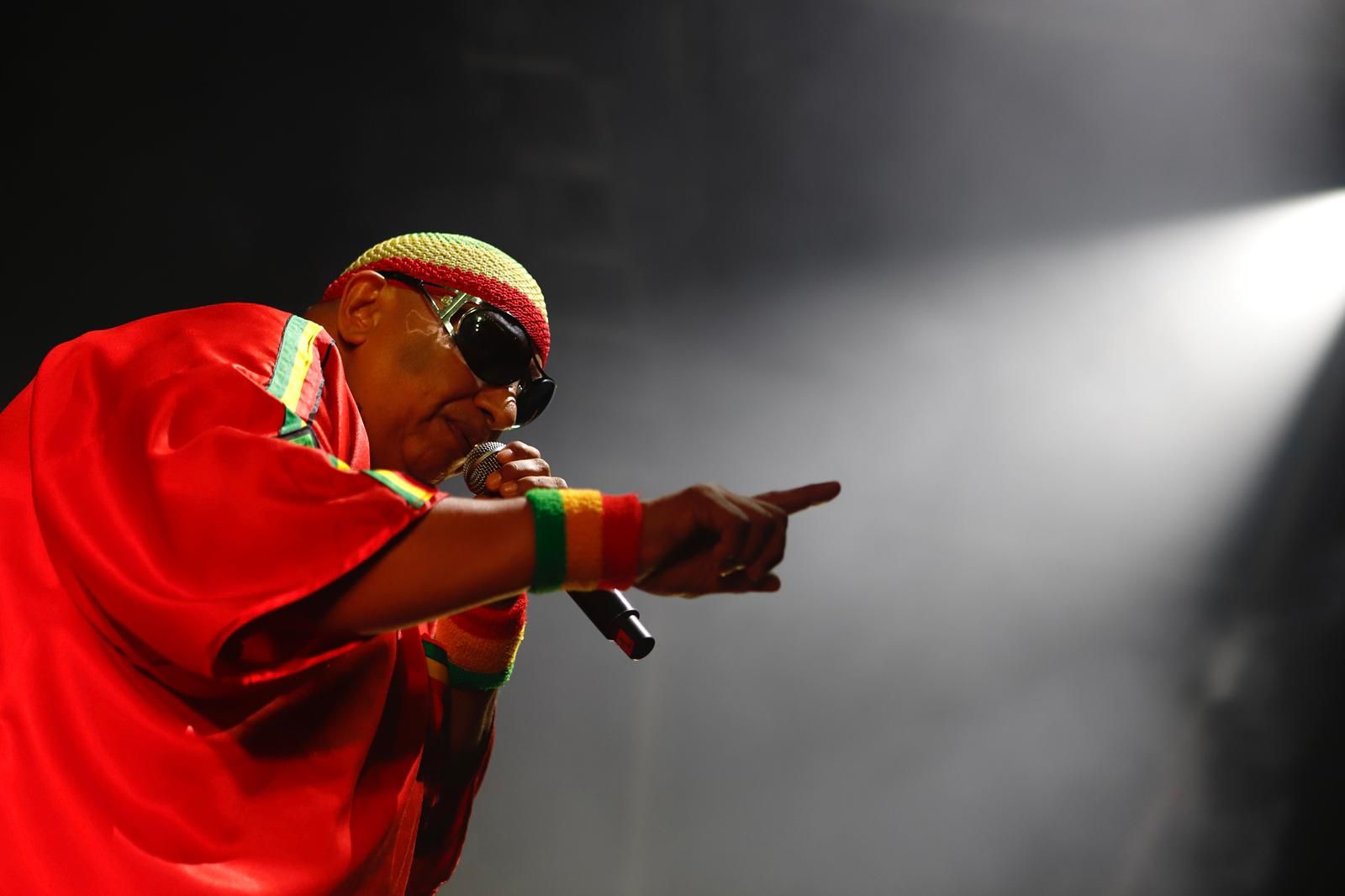 EN IMÁGENES | King África y Boney M. ponen a bailar a Zaragoza en la Estación del Norte