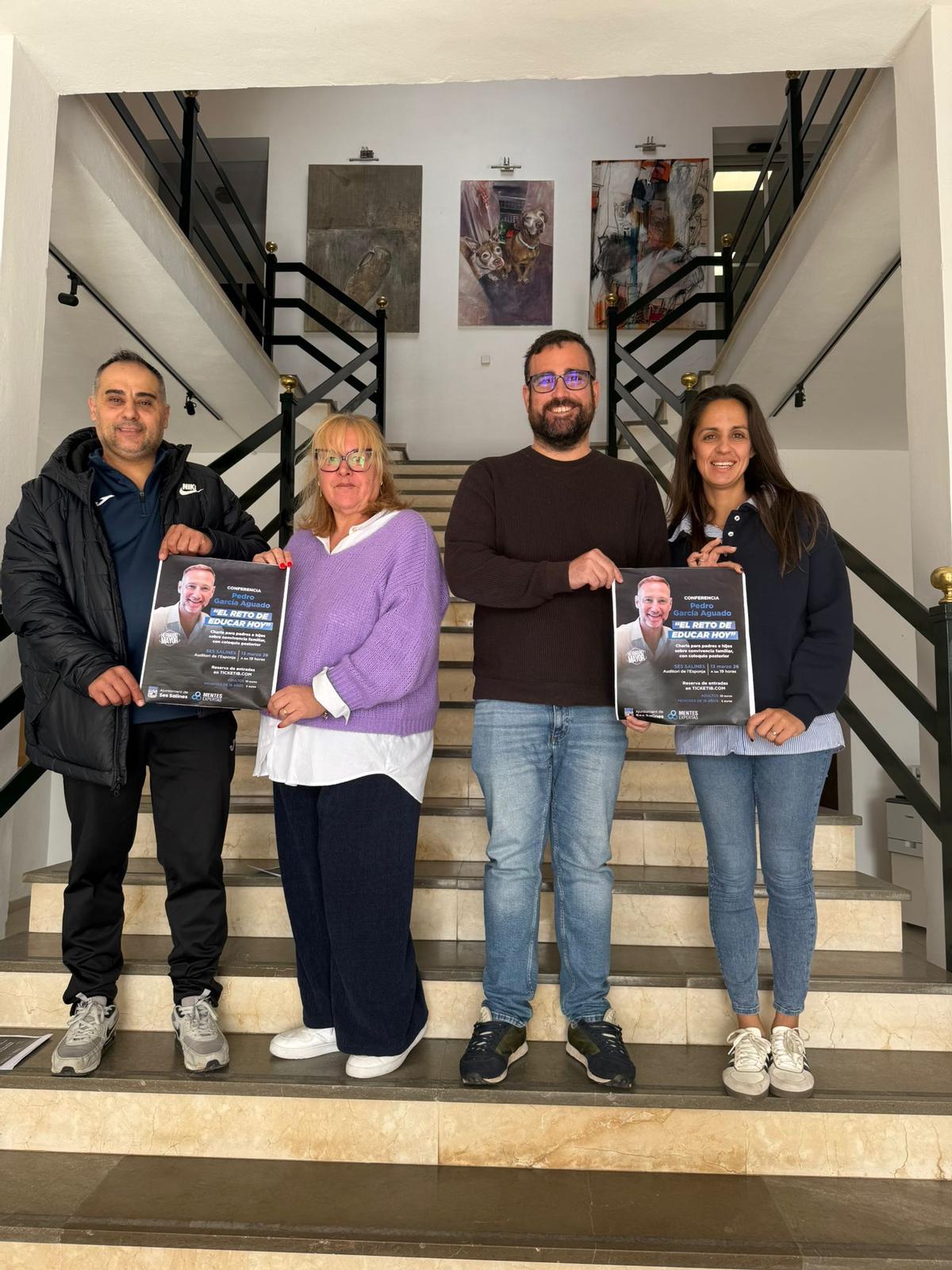 El Ayuntamiento de ses Salines presenta el cartel de la conferencia.