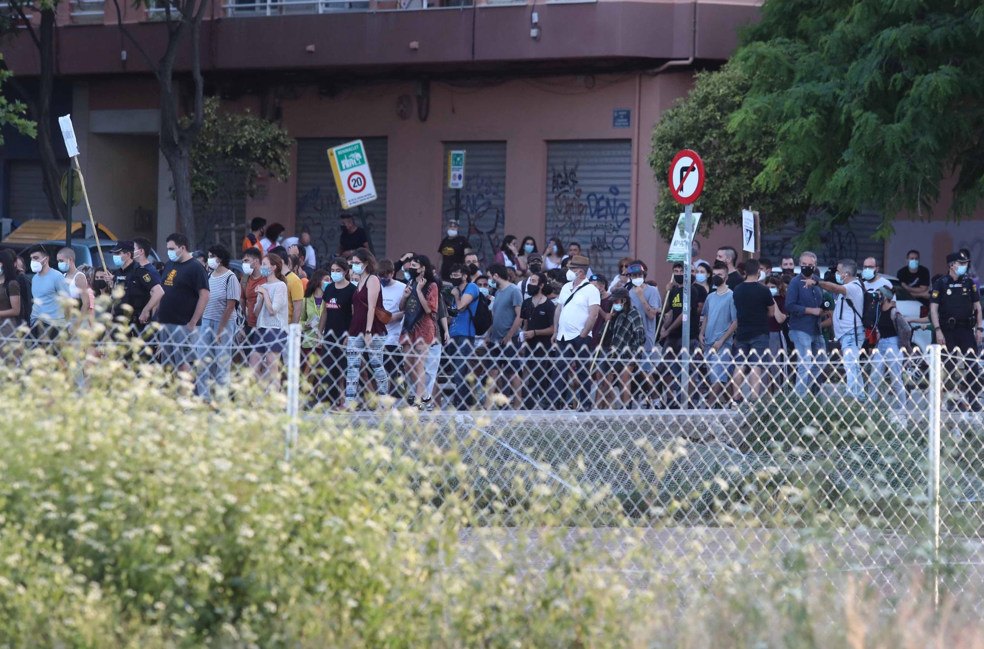 Protesta de los vecinos de Benimaclet contra el vallado de solares ocupados