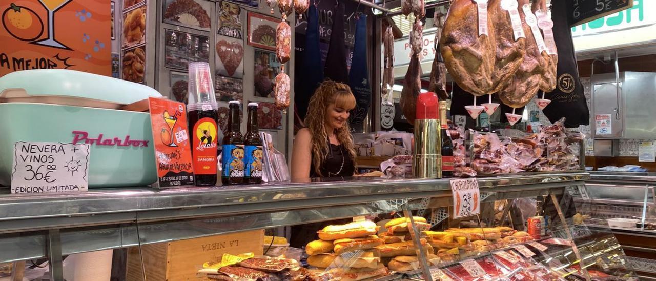 Las dos caras del turismo en el Mercat |