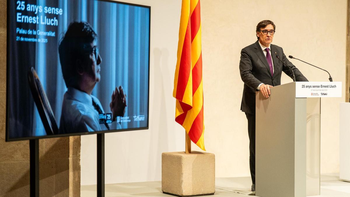 El president de la Generalitat, Salvador Illa, durante el homenaje a Ernest Lluch este viernes