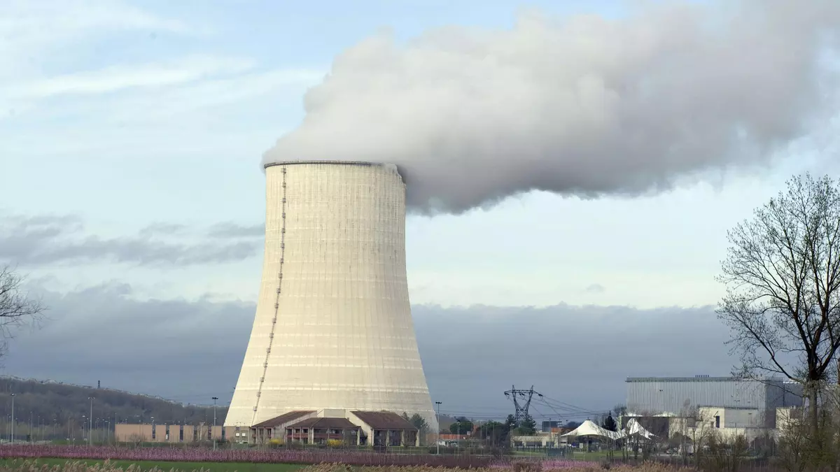 Centrales nucleares al límite: la ola de calor pone en jaque al modelo energético de Francia