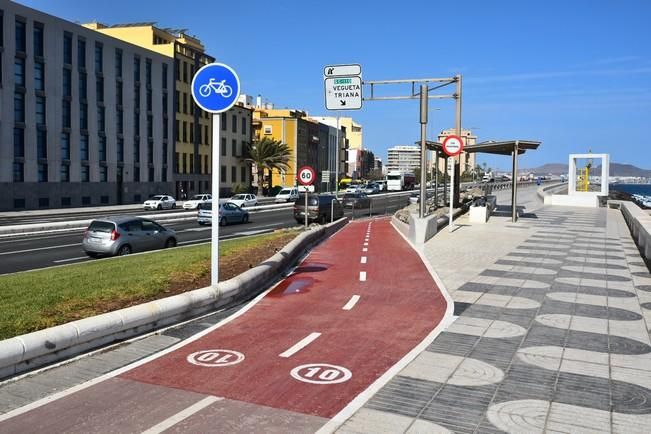 Instalación de tres pérgolas en la Avenida Marítima