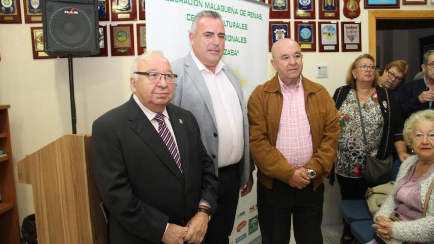 Carmona, junto a los otros dos candidatos.