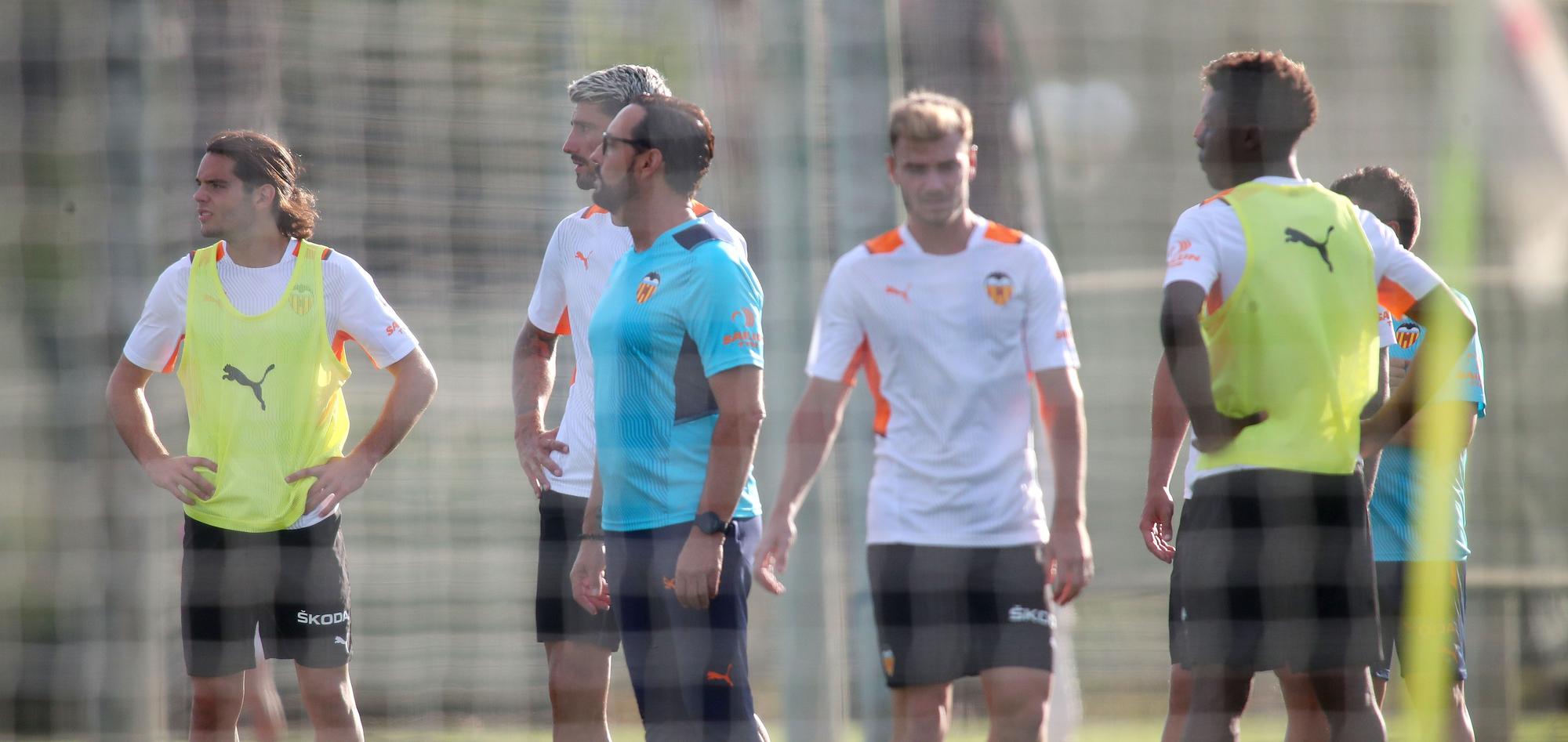 Las imágenes del entrenamiento del Valencia CF en Oliva