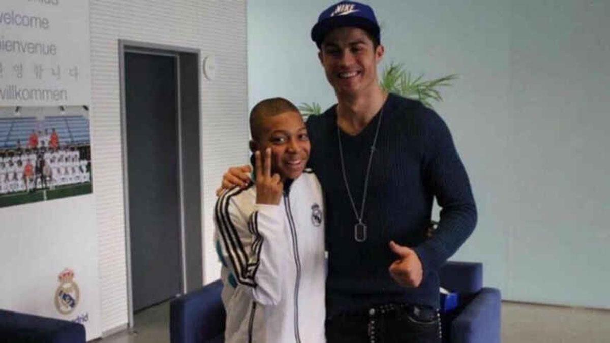 Mbappé, con Cristiano Ronaldo cuando visitó Valdebebas