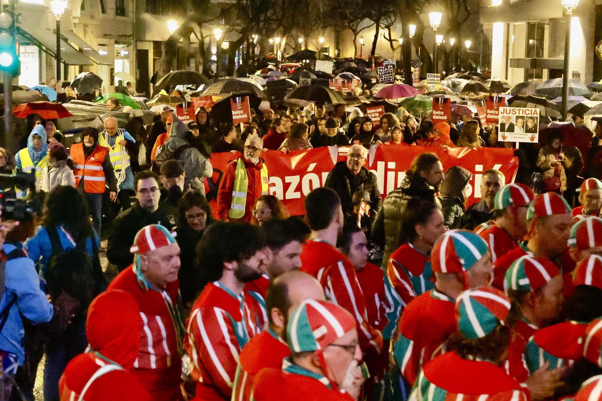 La cuarta manifestación contra Mazón por la gestión de la dana, en imágenes