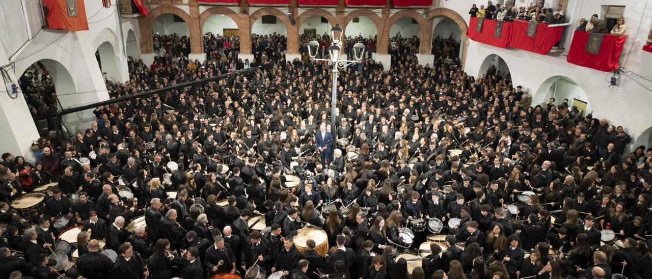 En imágenes | El Bajo Aragón se estremece a lo unísono en su atronadora rompida de la hora