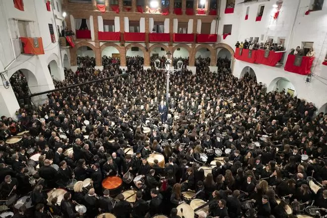 En imágenes | El Bajo Aragón se estremece a lo unísono en su atronadora rompida de la hora