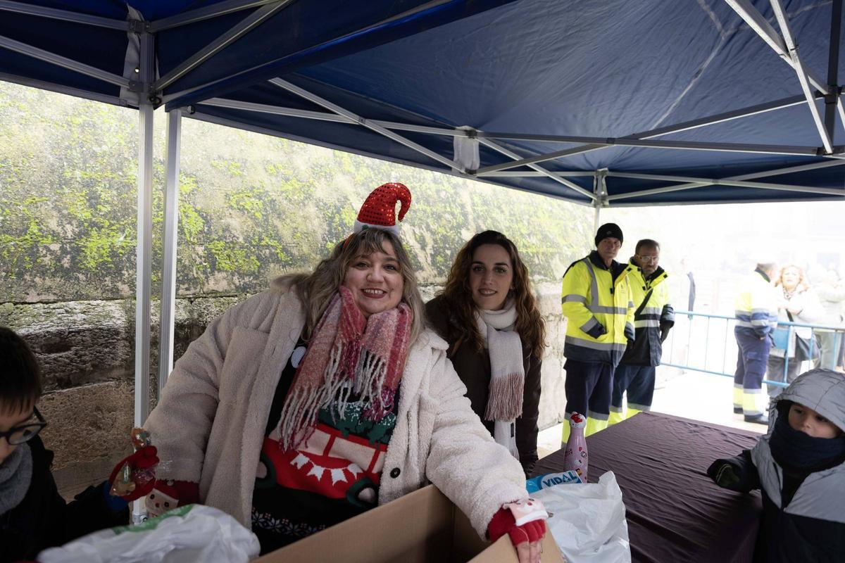 Los niños pacenses se comen las uvas de gominola en las campanadas de San Juan