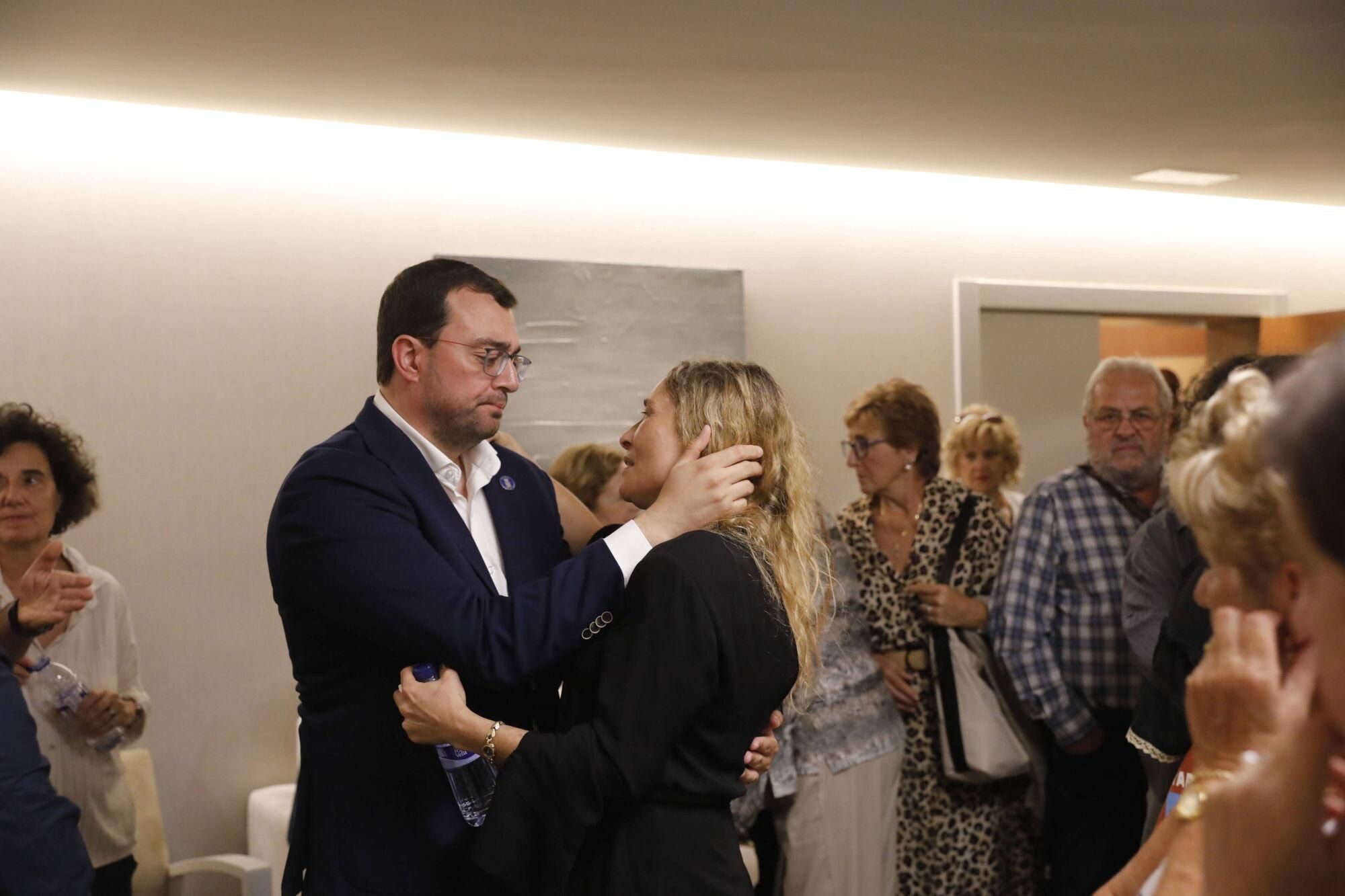EN IMÁGENES: Acto de despedida a Xuan Bello en el tanatorio de Los Arenales