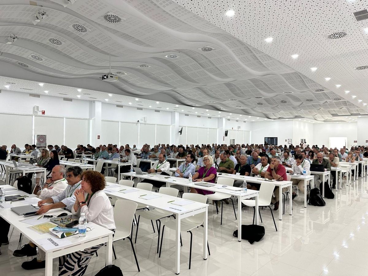 Representantes de los cooperativistas asistentes a la asamblea.