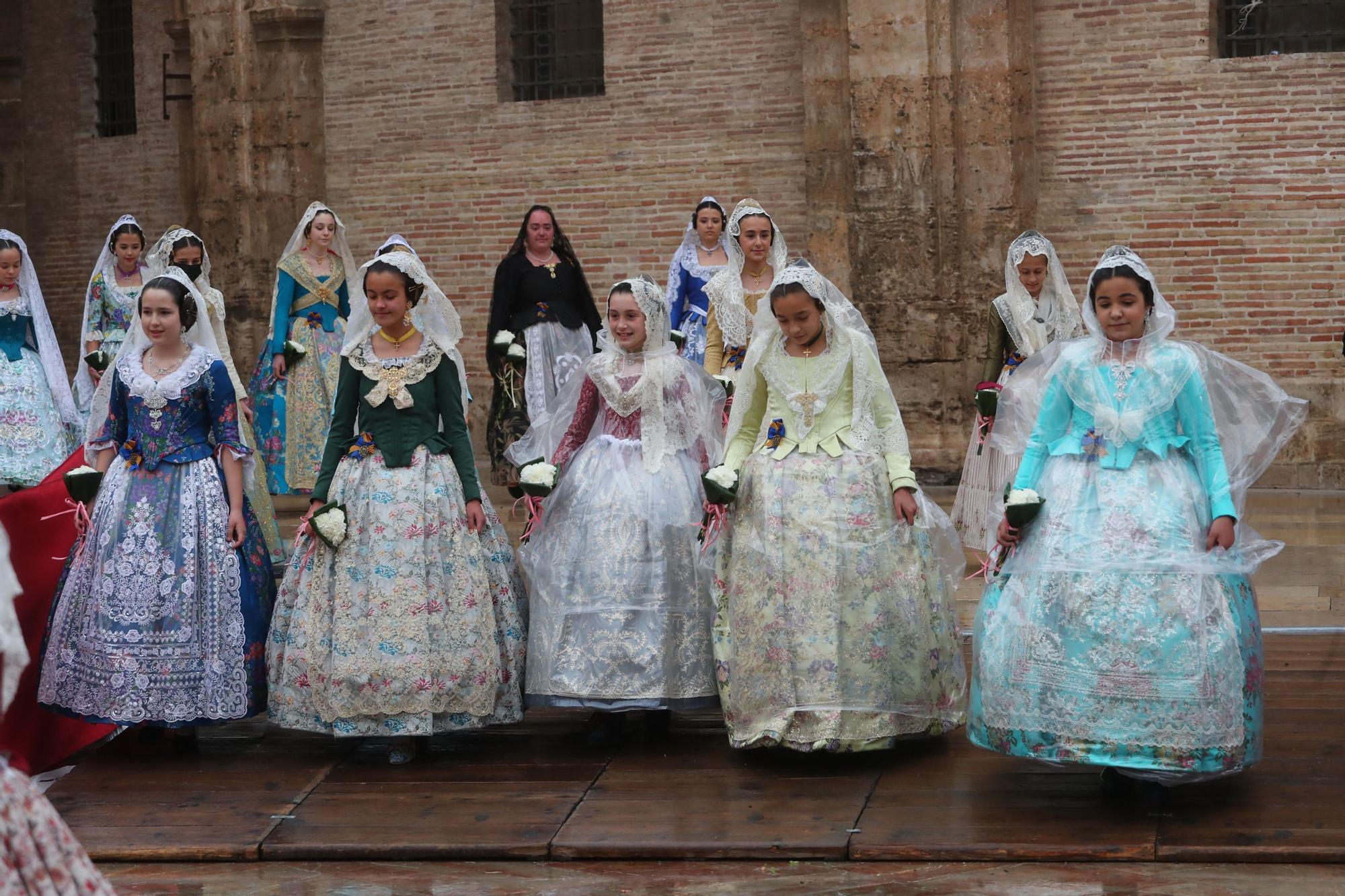 Búscate en el primer día de ofrenda por la calle de la Paz (entre las 15:30 a las 17:00 horas)