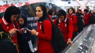 Las jugadoras de la selección femenina de Irán ceden ante las fuerzas armadas iraníes