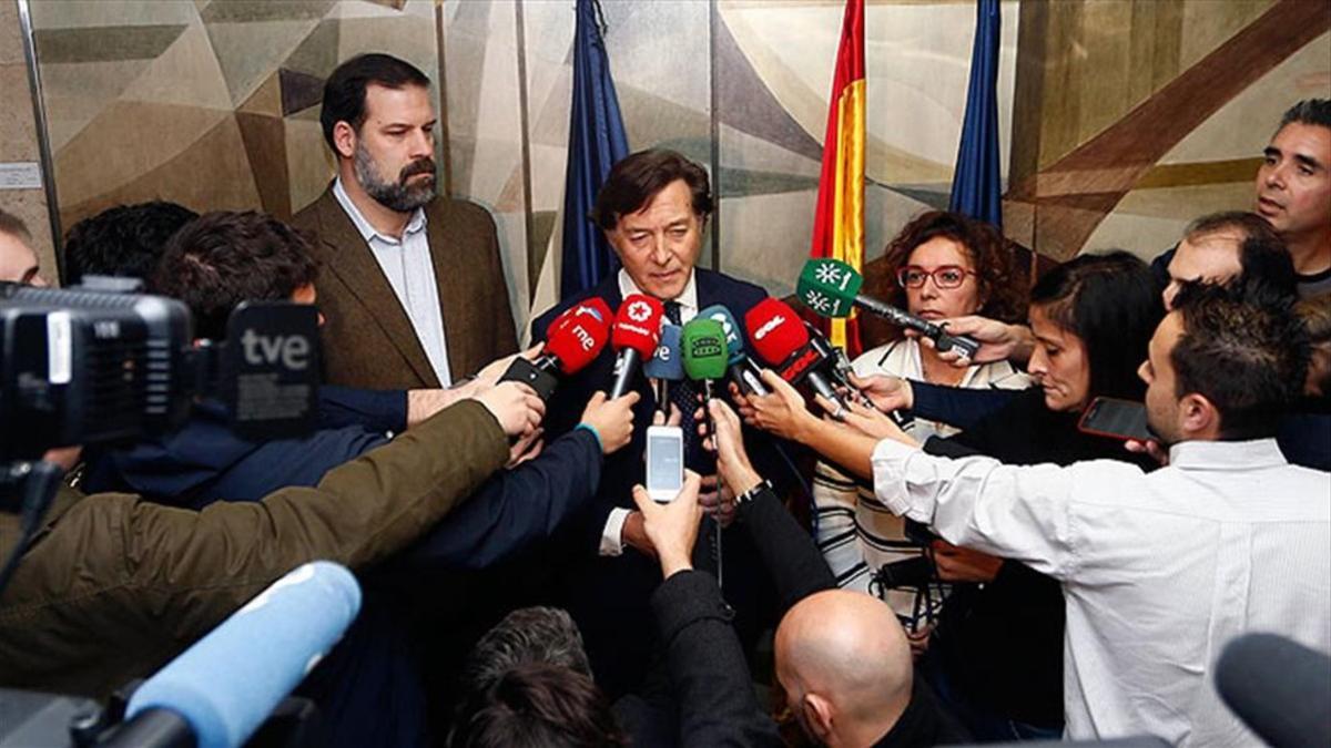 Alfonso Reyes (ABP), José Ramón Lete (CSD) y Esther Queraltó (ACB), tras la reunión