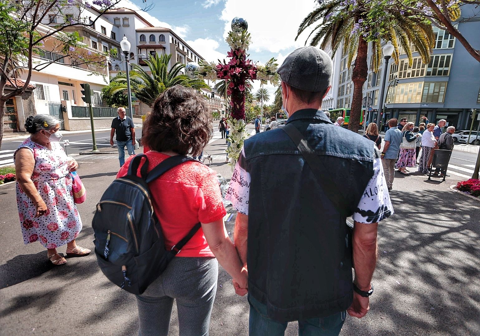 Recorrido por la rambla de Las Tinajas por el Día de la Cruz