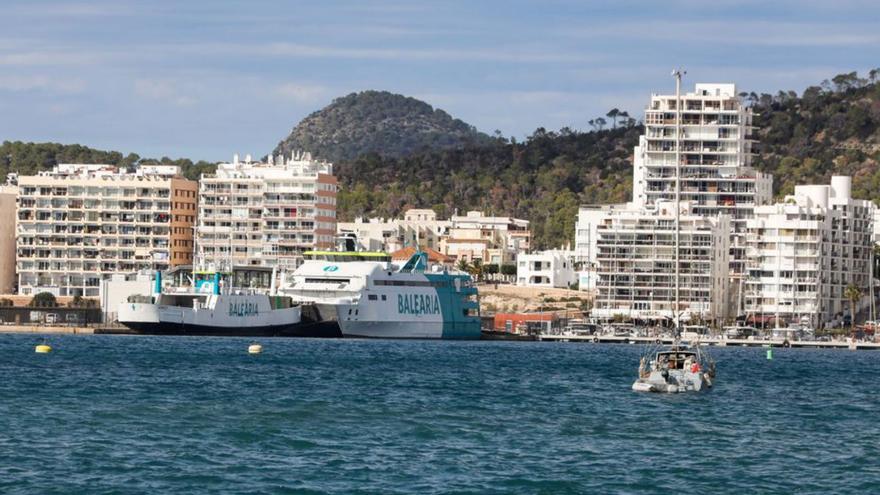 Dos ferris en el puerto de Sant Antoni. | ZOWY VOETEN