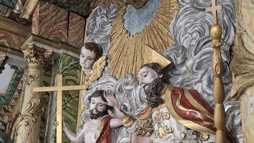Concluye la restauración del retablo mayor de la iglesia de Trasmonte, en Ames