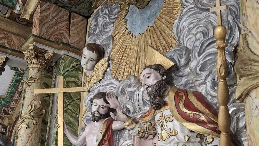 Concluye la restauración del retablo mayor de la iglesia de Trasmonte, en Ames