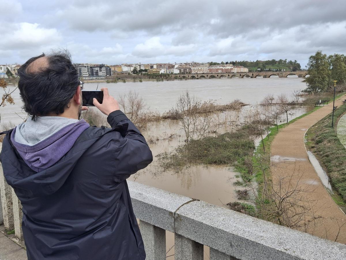 Fotogalería | El buen tiempo devuelve a los pacenses al río