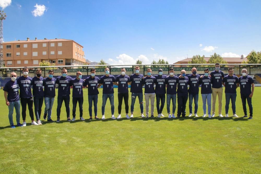 El Alcoyano celebra el ascenso a Segunda B