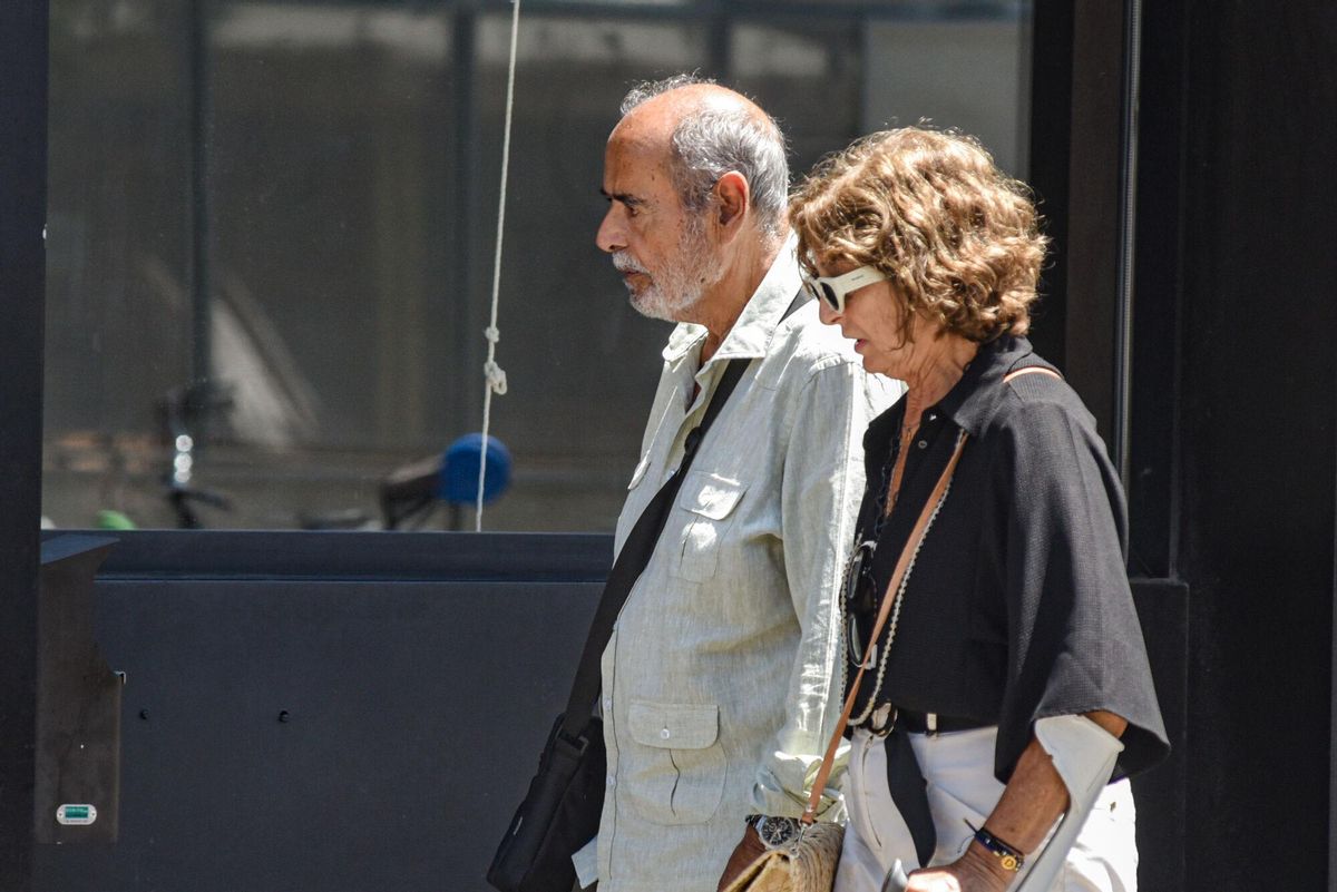 El integrante de La Trinca, Miguel Ángel Pascual, en el funeral del productor y excantante de La Trinca Toni Cruz, en el Tanatorio Sancho de Ávila, a 14 de julio de 2025, en Barcelona, Cataluña (España).