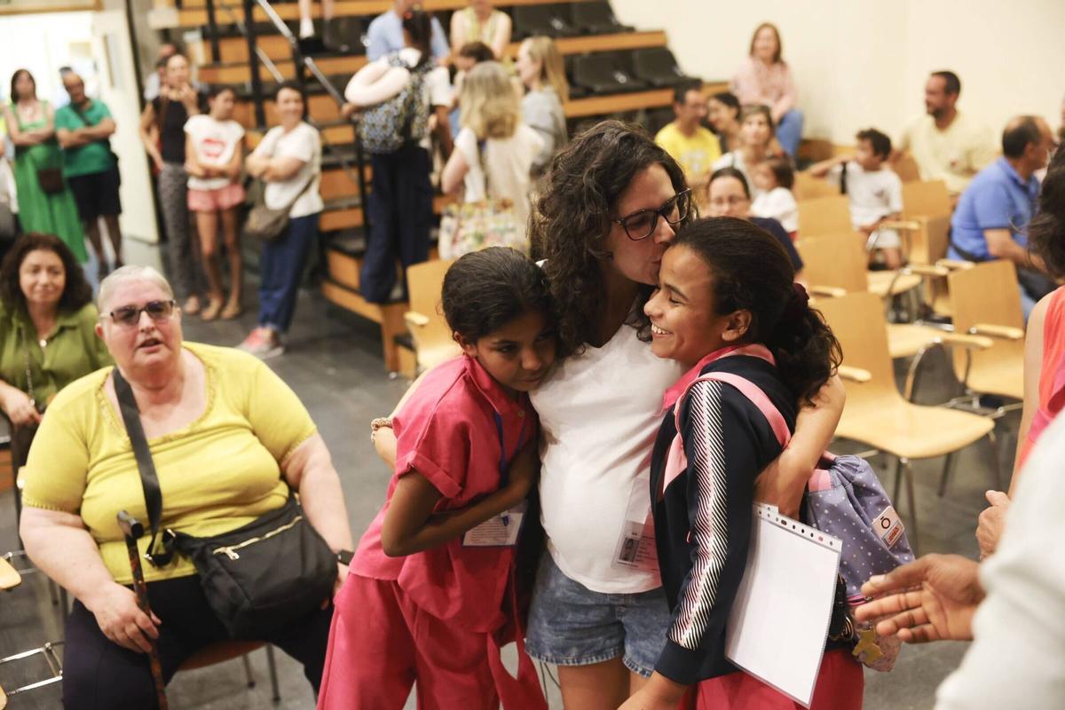 Recepción en Avilés de los niños saharauis del programa Vacaciones en paz
