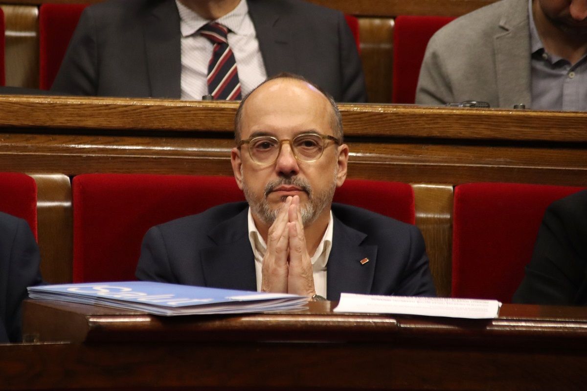 El conseller de Drets Socials, Carles Campuzano, en el Parlament