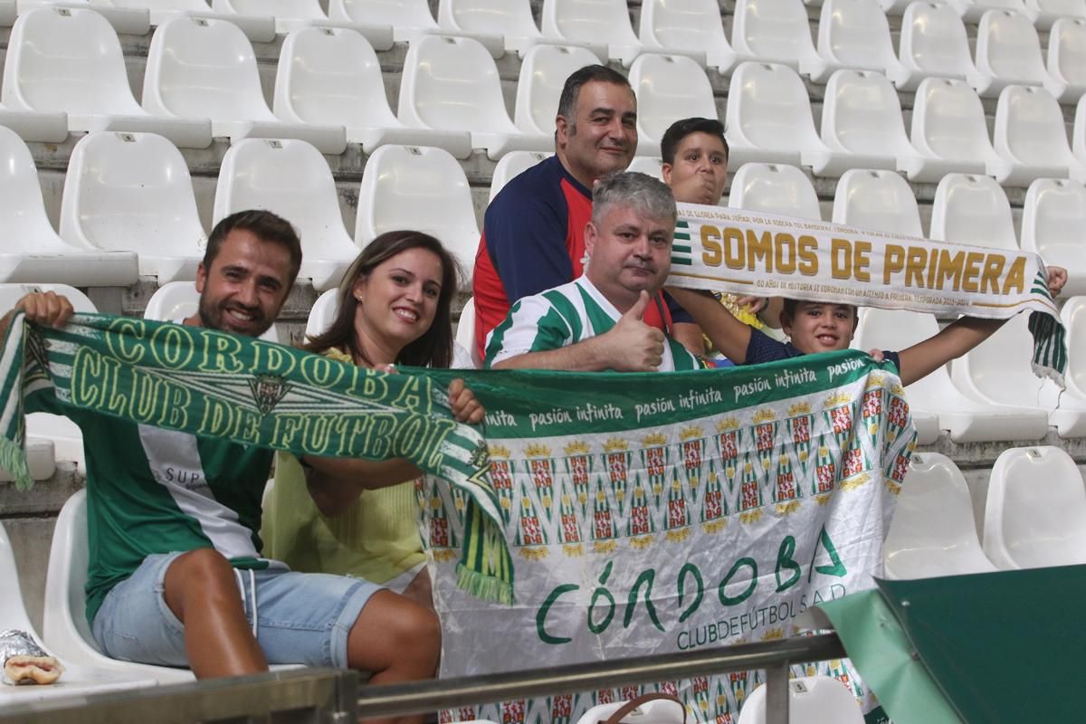 Aficionados en el encuentro de Copa del Rey