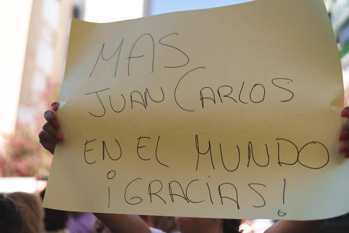 Fotogalería | Mérida arropa a Juan Carlos Nieto, el funcionario del SEPE expedientado por atender sin cita previa Fotogalería | Mérida arropa a Juan Carlos Nieto, el funcionario del SEPE expedientado por atender sin cita previa