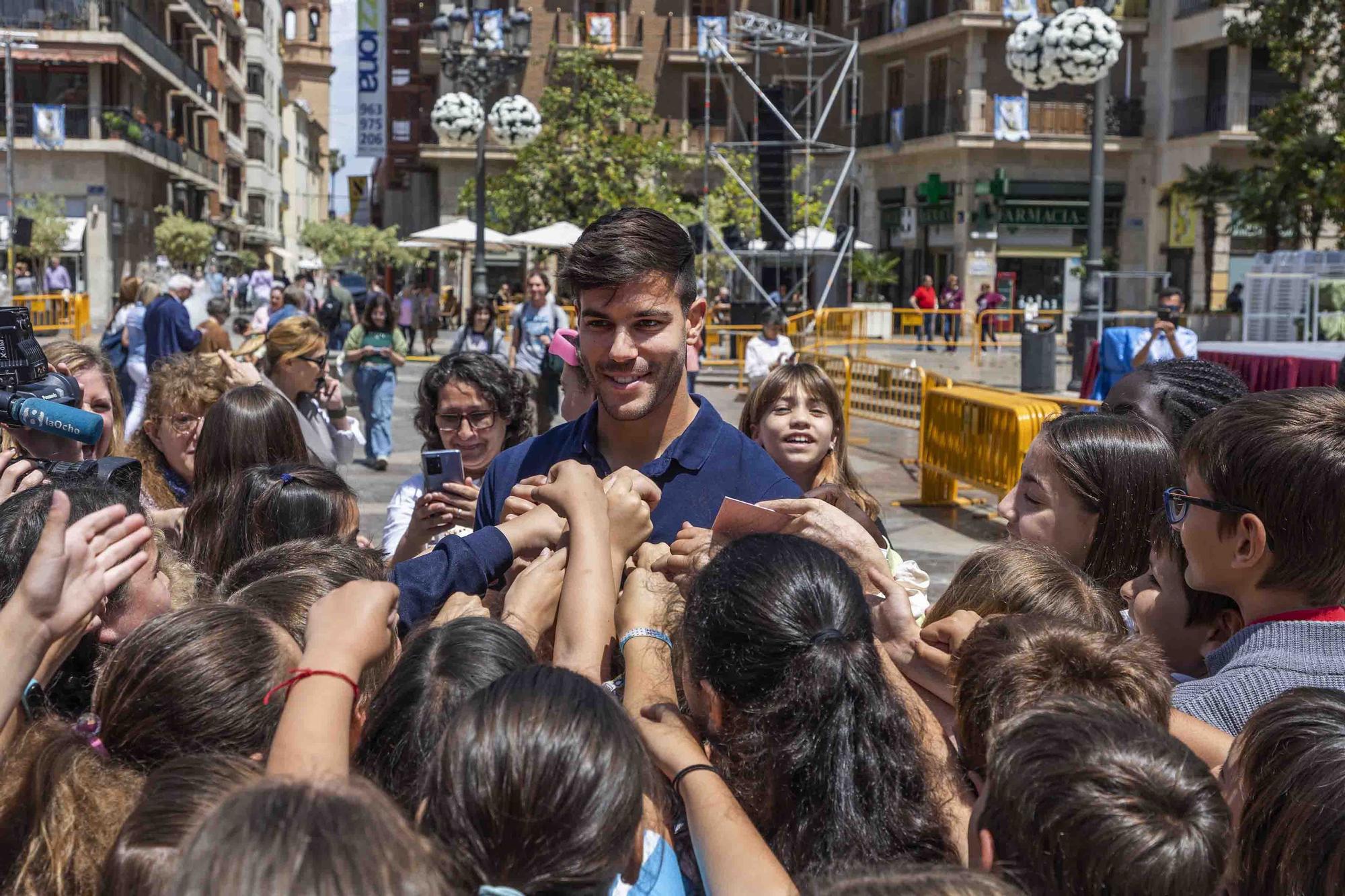 Levante U.D. visita la Virgen