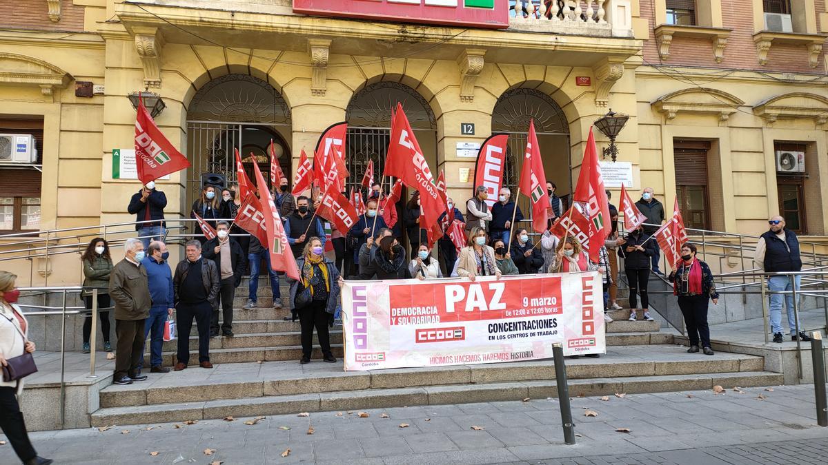 Concentración de CCOO en apoyo del pueblo ucraniano.