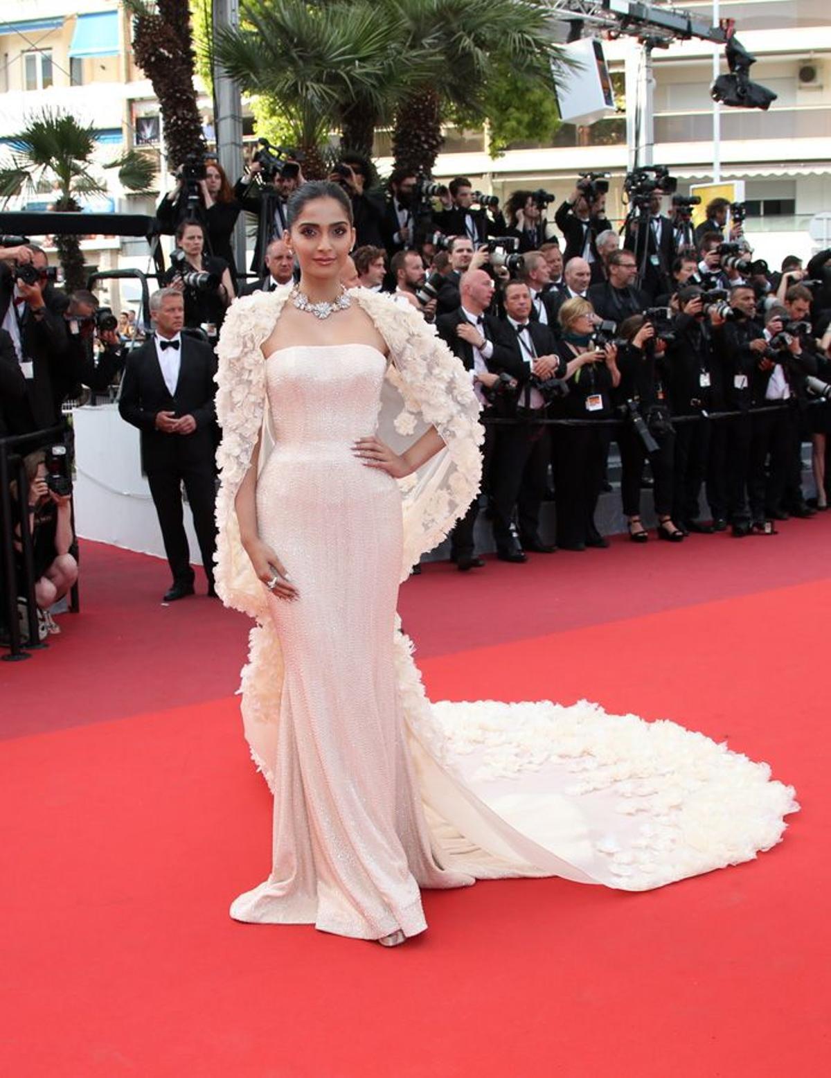 Cannes 2016: Sonam Kapoor en el estreno de 'Loving'