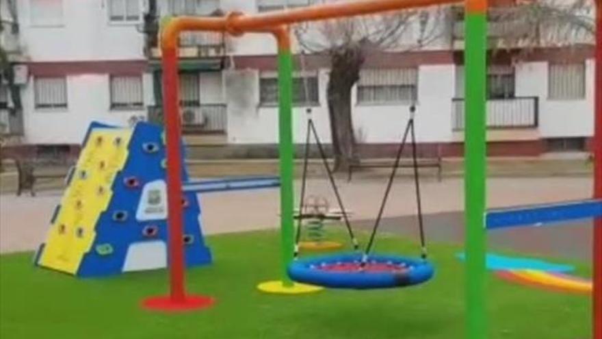 Abren un parque infantil en la plaza de valverde