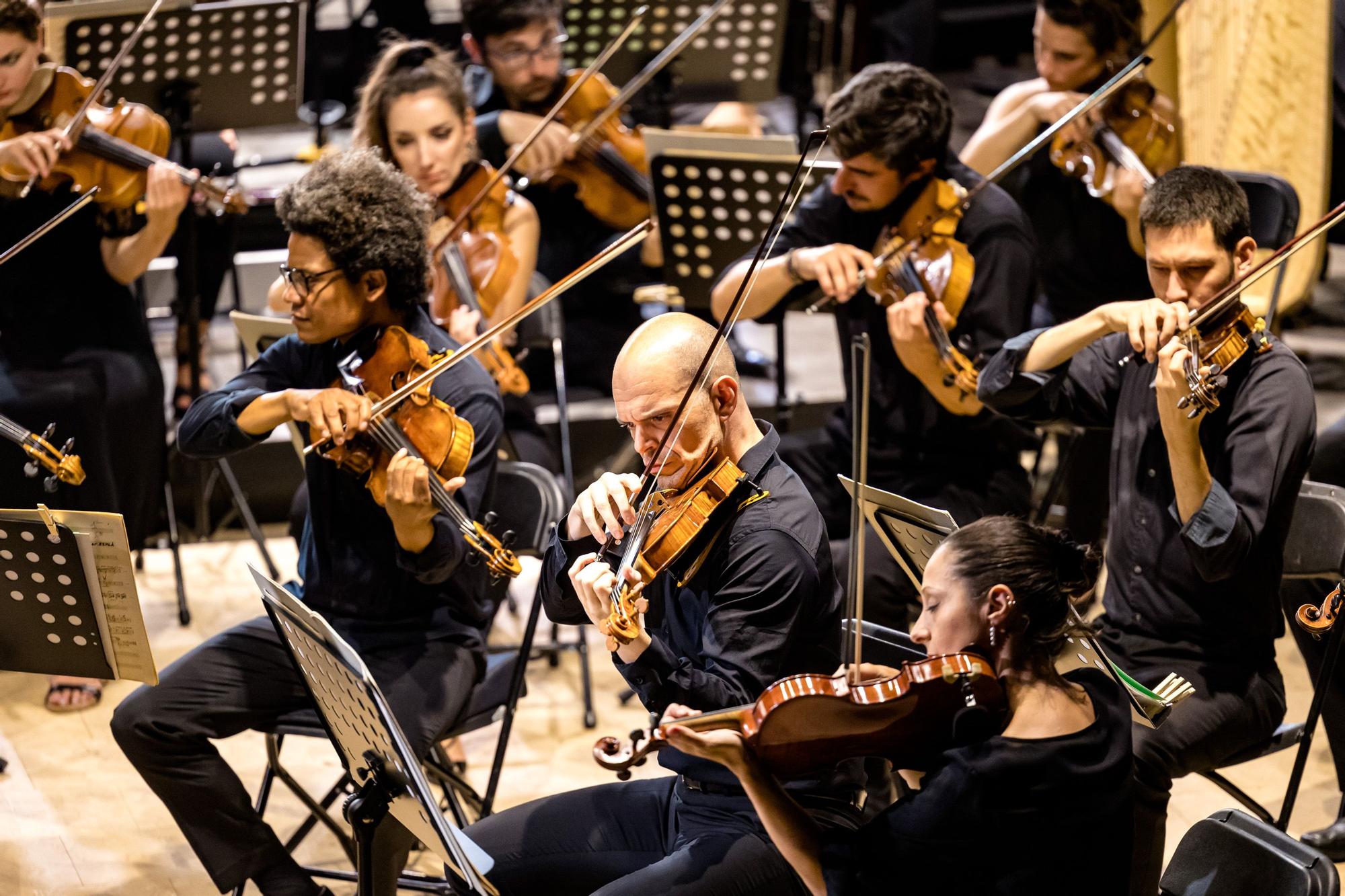 Concierto extraordinario ADDA SIMFÒNICA en Finestrat a cargo del director alterno Josep Vicent en el Auditori del Castell