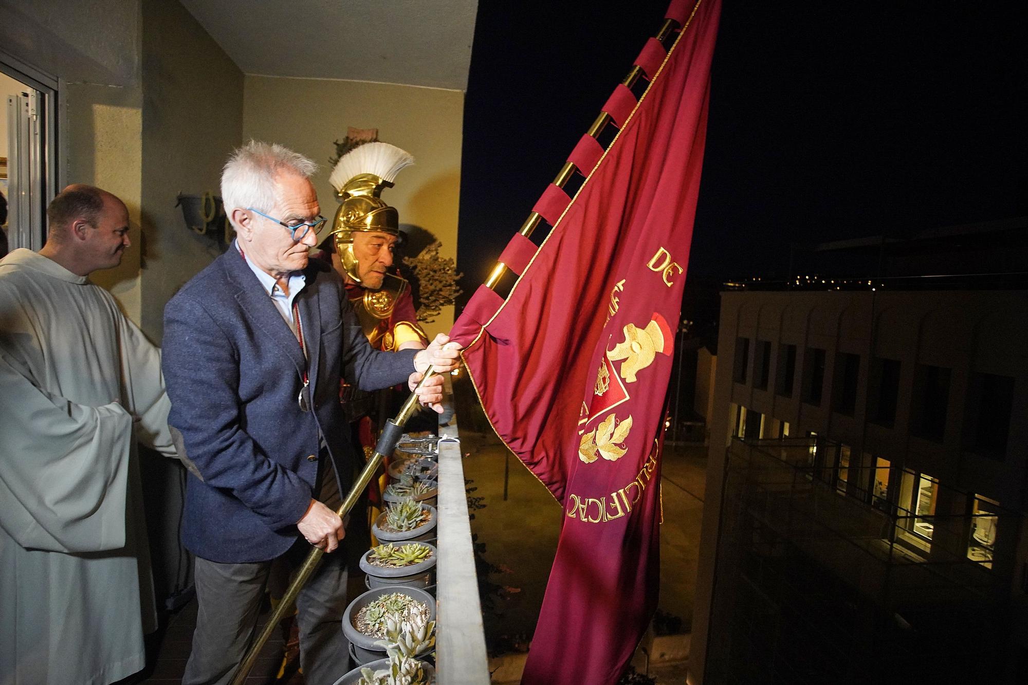 Els Manaies de Girona lliuren el penó a Narcís Reixach enmig de l’emoció de la normalitat