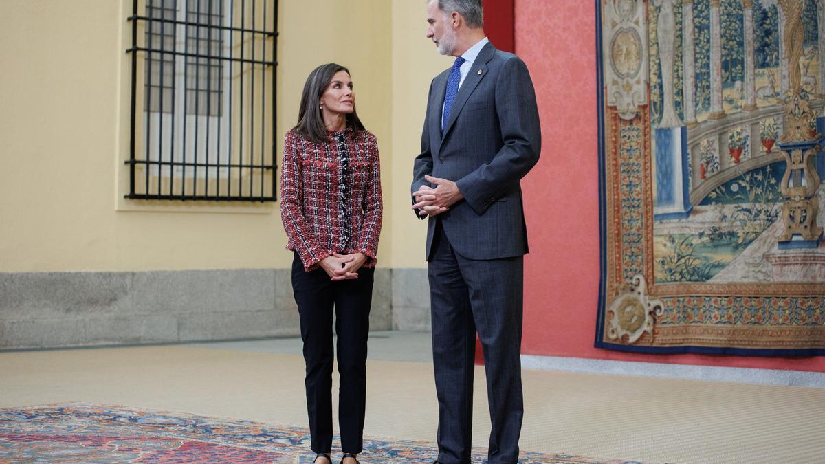 El Rey Felipe VI y Letizia a su llegada la reunión anual con los miembros de los Patronatos de la Fundación Princesa de Asturias, en el Palacio Real de El Pardo