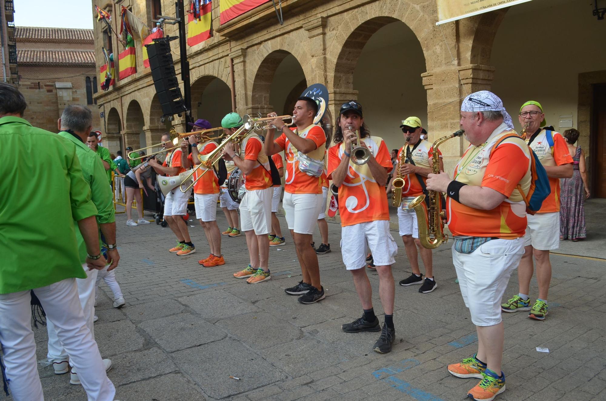 Fiestas del Toro en Benavente: Así ha sido el primer desfile de las peñas