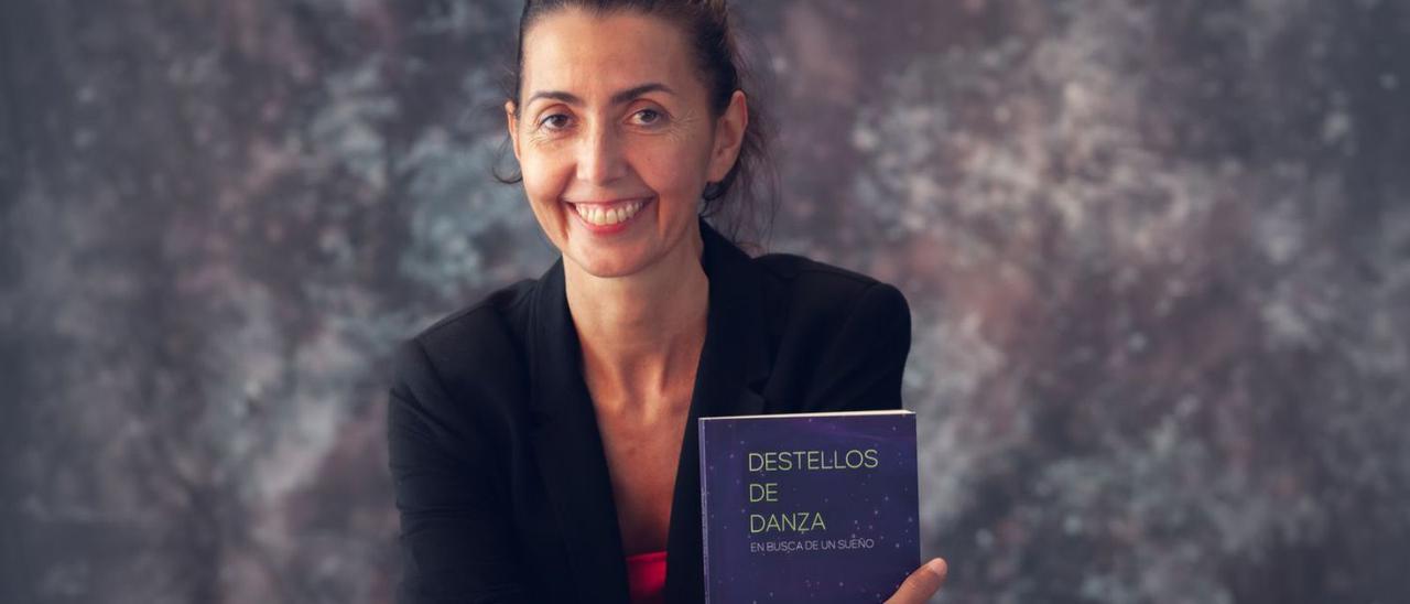 Emmanuela Torres acaba de publicar su primer libro, ‘Destellos de danza’.    |  FOTO RAYMAR