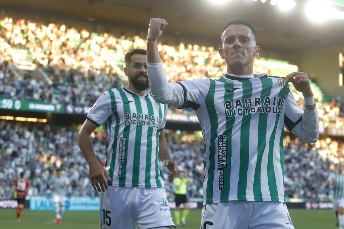 Celebración del gol del Córdoba CF ante el Mirandés, este viernes.