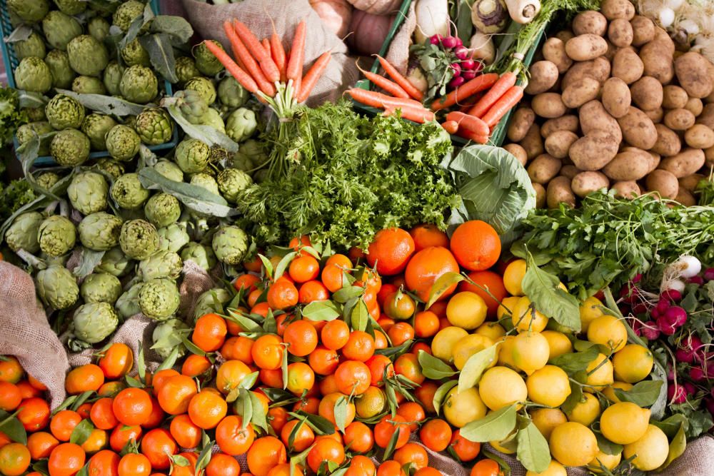 Mercado ecológico en la plaza del Ayuntamiento de Valencia