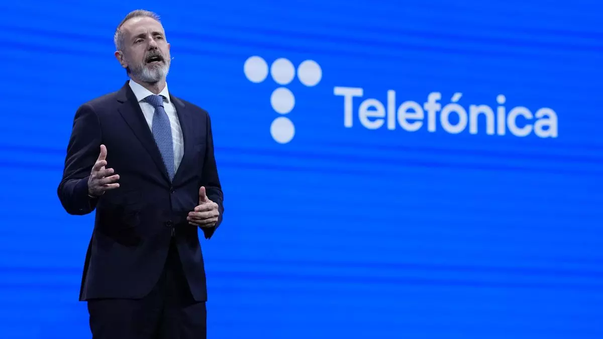 Telefónica refuerza sus consejos asesores con el exsecretario de Estado Comunicación de Sánchez, un exministro israelí de Defensa y el financiero Joaquín Güell