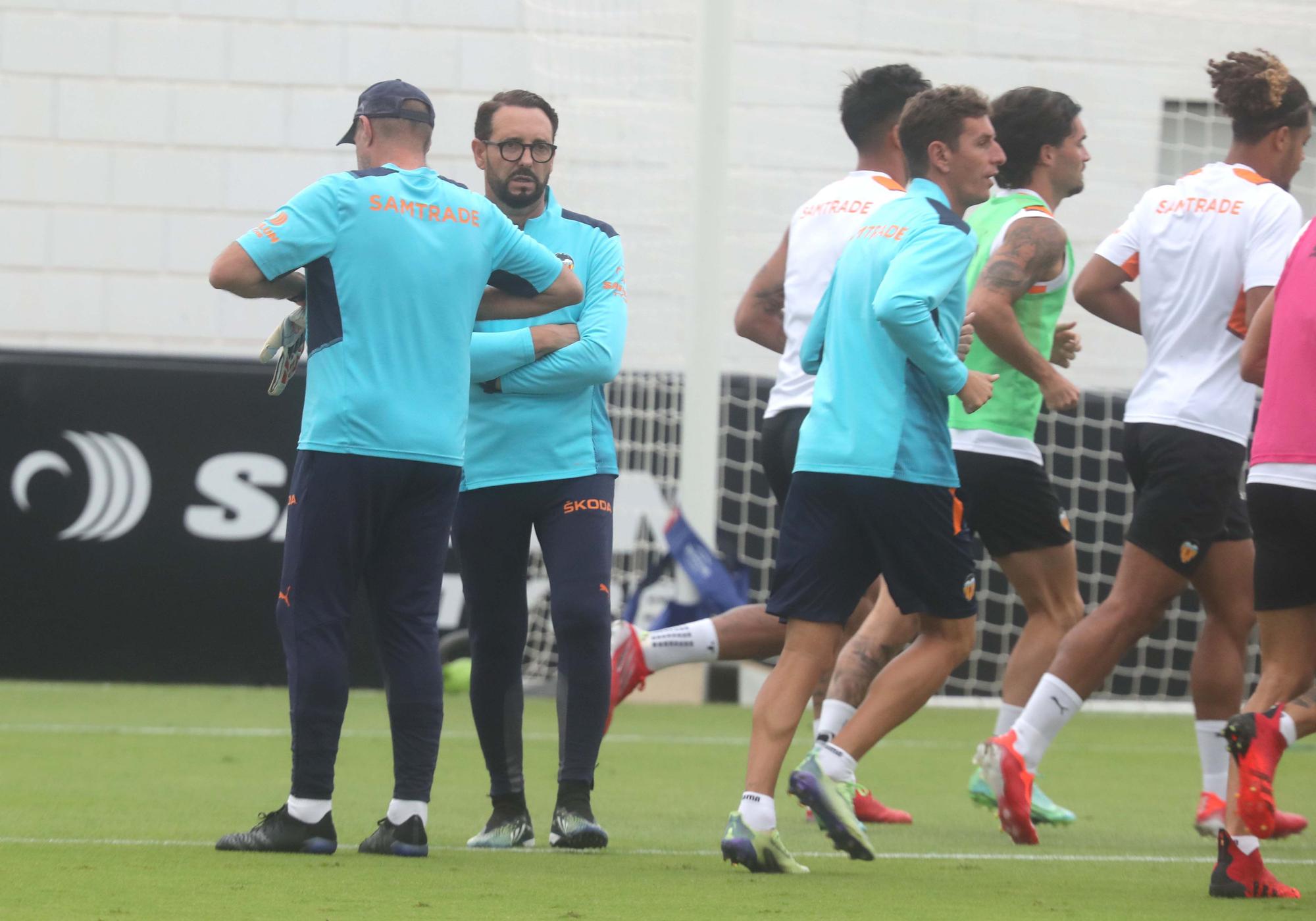 El Valencia CF entrena antes de enfrentarse al Bilbao