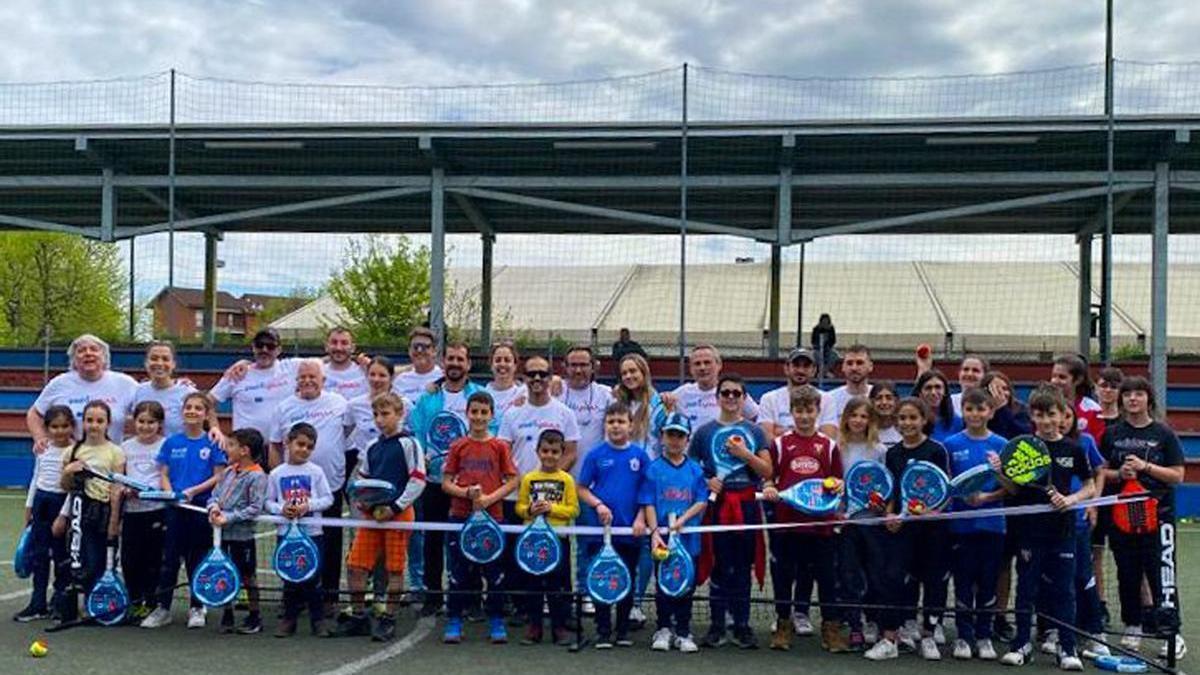 Los socios del proyecto PAD4Youth junto a los alumnos durante la primera jornada matinal.